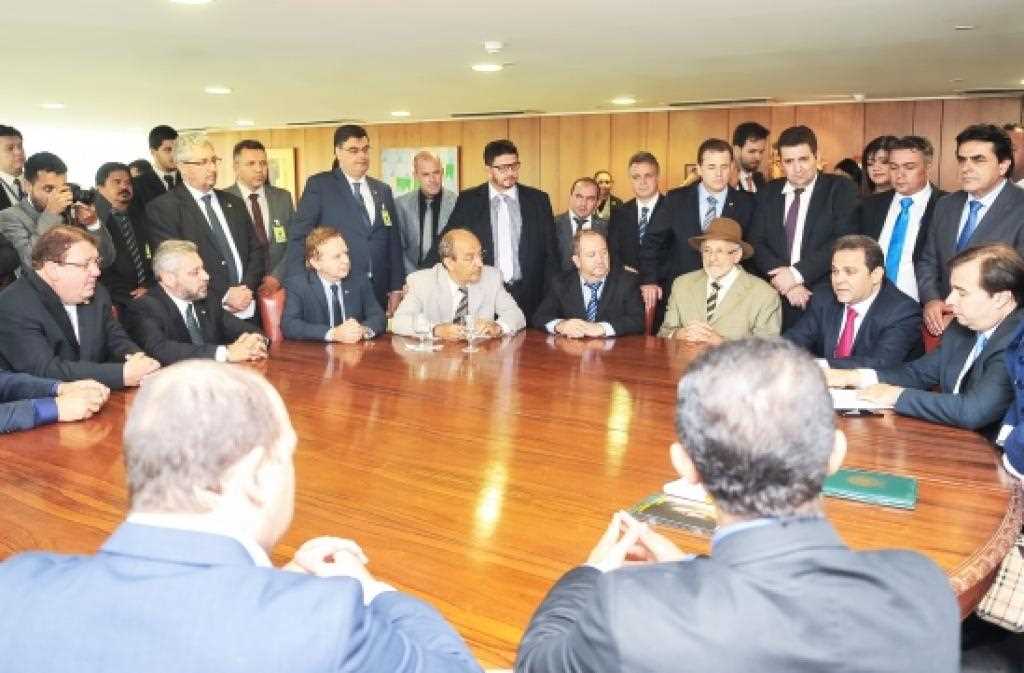 Prefeitos de todo o país se mobilizaram na quarta feira (22) em Brasília na tentativa de chamar a atenção do governo Federal, como também cobras dos s